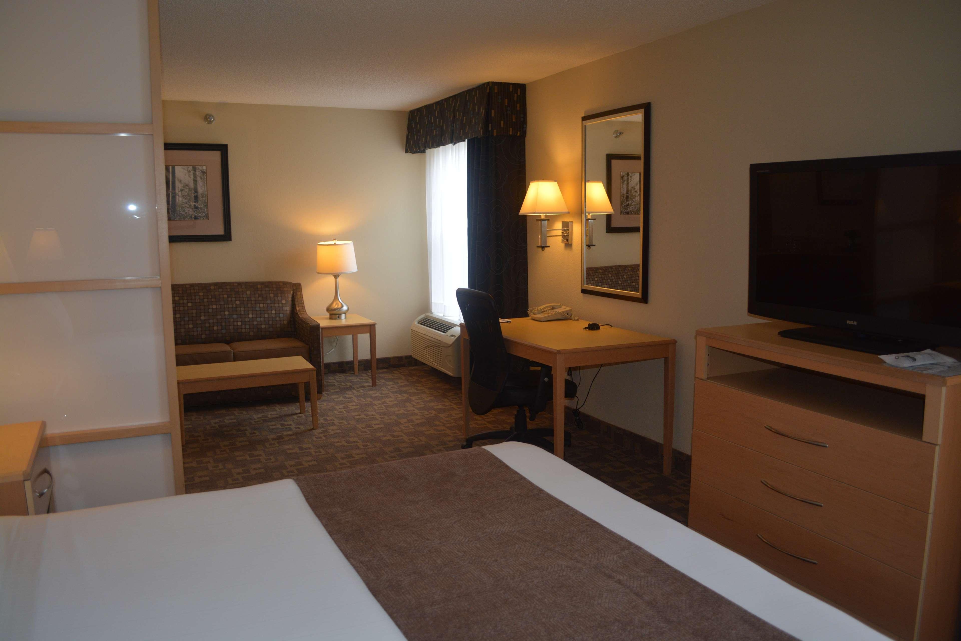 Surestay Plus Hotel By Best Western Roanoke Rapids I-95 Room photo