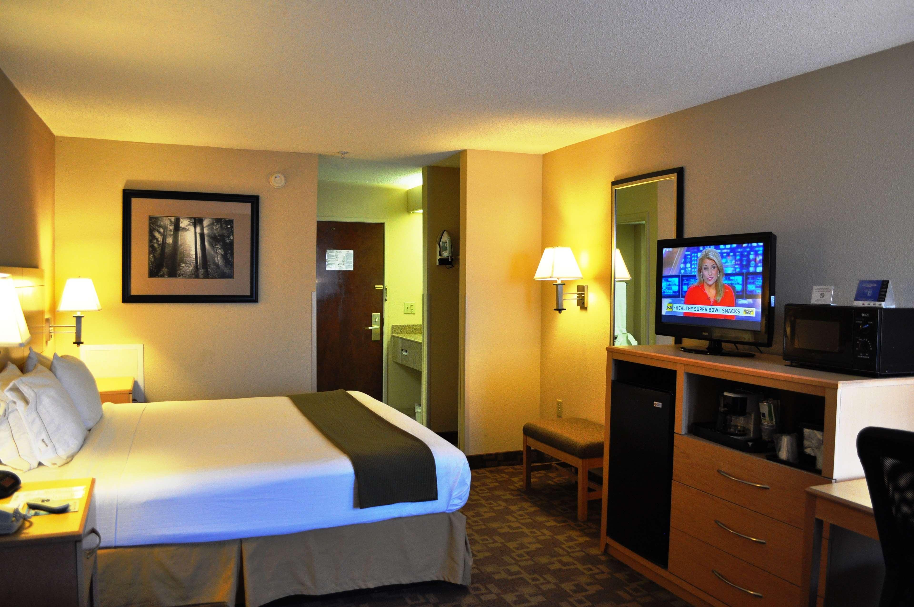 Surestay Plus Hotel By Best Western Roanoke Rapids I-95 Room photo