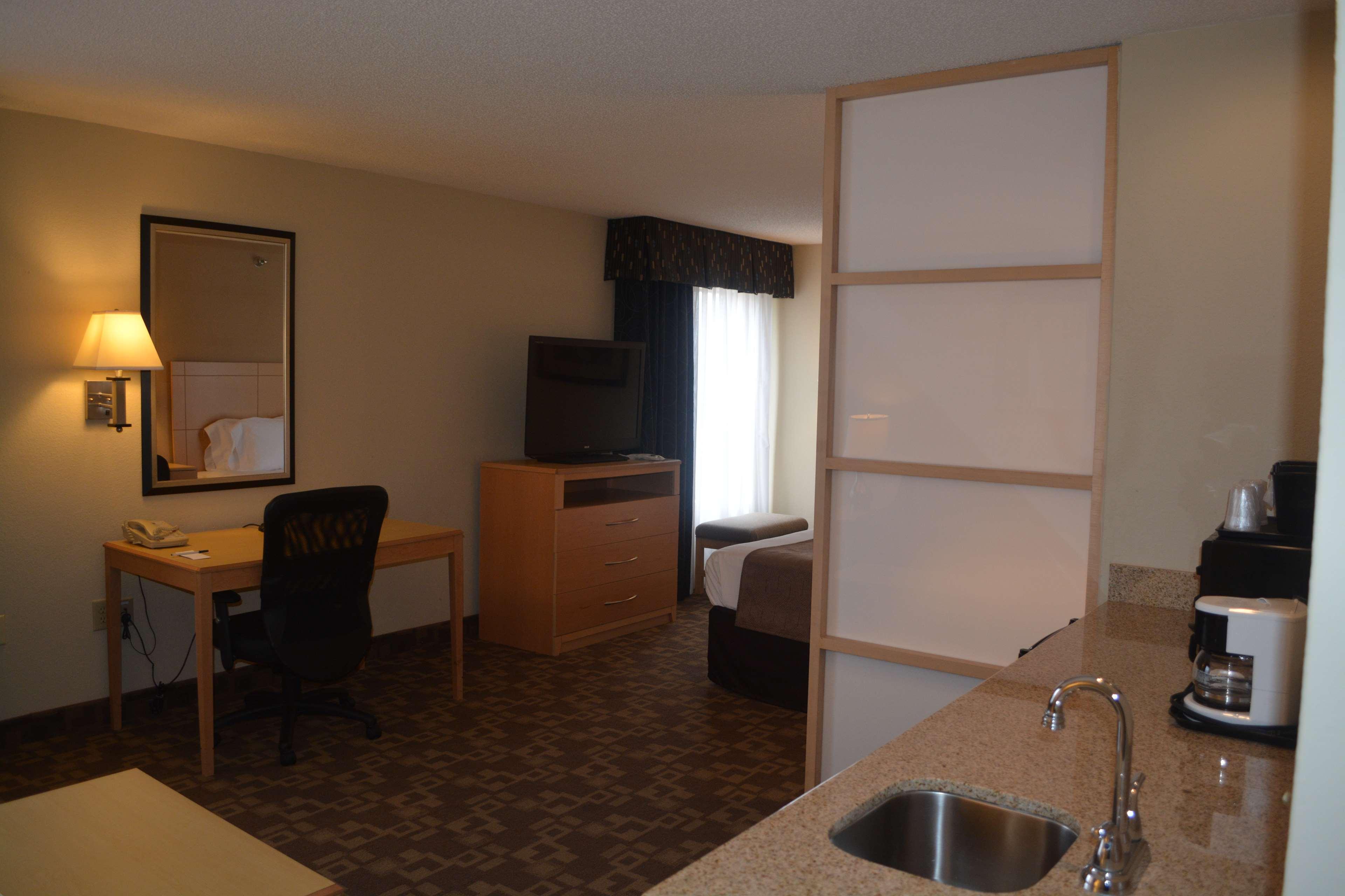 Surestay Plus Hotel By Best Western Roanoke Rapids I-95 Room photo